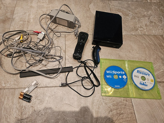 Nintendo Wii + Wii Sports Resort