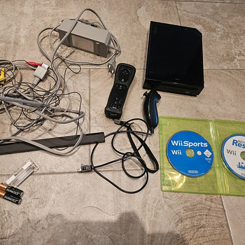Nintendo Wii + Wii Sports Resort