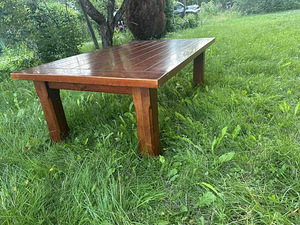 Журнальный столик из массива дерева. (2 фото из 2)