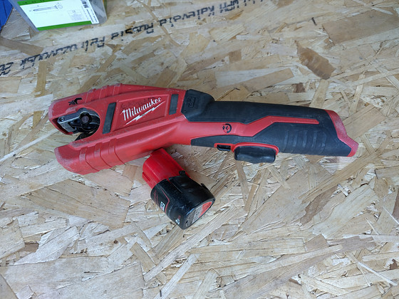 Труборез Milwaukee c 12 pc