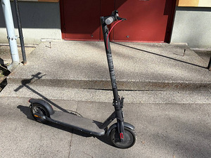 Xiaomi Electric Scooter 4 (2 фото из 3)
