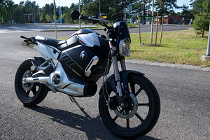 Super Soco TC Max elektriline mootorratas. (3 foto / 8)