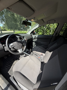 Opel Astra H Family (6 foto / 7)