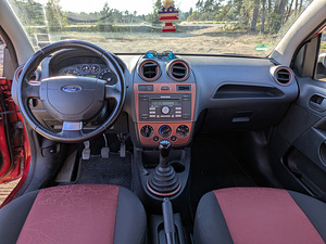 Ford Fiesta (13 foto / 14)