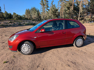 Ford Fiesta (4 foto / 14)