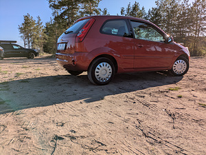 Ford Fiesta (9 foto / 14)