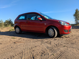 Ford Fiesta (10 foto / 14)