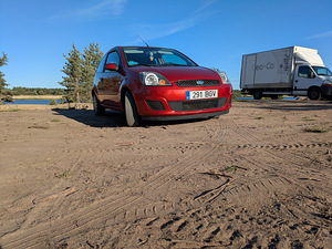Ford Fiesta (11 foto / 14)
