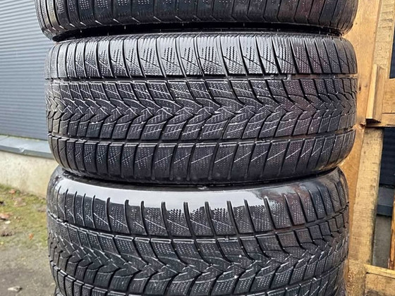 245/40/18