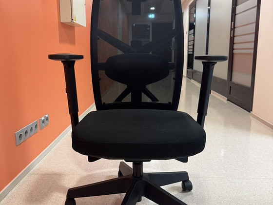 Merryfair Tune ergonoomiline kontoritool peatugedega