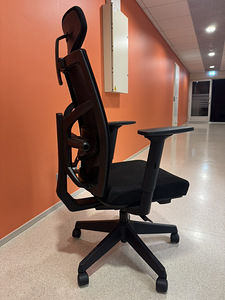 Merryfair Tune ergonoomiline kontoritool peatugedega (2 foto / 3)