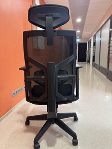 Merryfair Tune ergonoomiline kontoritool peatugedega (3 foto / 3)