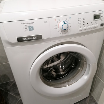 Pesumasin Electrolux EWS 126410 W