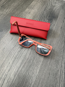 Новые солнцезащитные очки Guess (2 фото из 4)