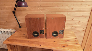 Винтажные колонки Philips (3 фото из 3)