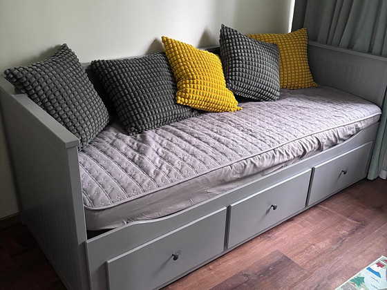 IKEA HEMNES кушетка, серая, 80×200, матрасы в комплекте