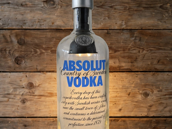 Absolut 1L pudelist rippvalgusti