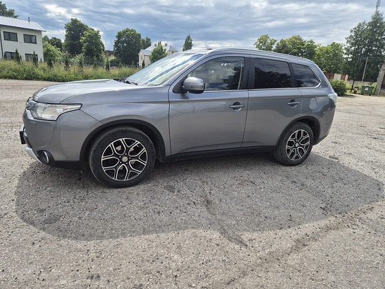 Mitsubishi outlander 2.3 110kw 7-kohta