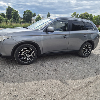 Mitsubishi outlander 2.3 110kw 7-kohta