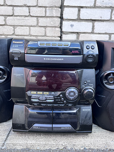 Музыкальный центр Panasonic SA-AK40E-K с оригинальными колонками. (2 фото из 6)