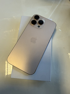 iPhone 16 Pro Max 256GB (1 фото из 4)