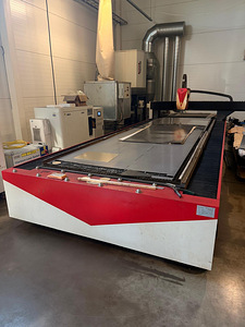 Metalli fiber laserlõikur 3kw 6000*1500mm (2 foto / 6)