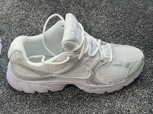 Мужские белые кроссовки Nike V5 NRN (2 фото из 7)