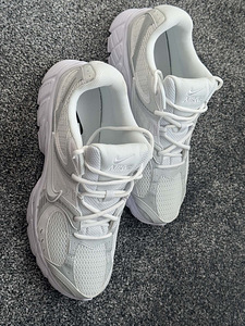 Мужские белые кроссовки Nike V5 NRN (5 фото из 7)