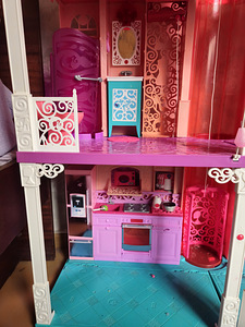 Большой кукольный домик Barbie (4 фото из 5)