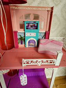 Большой кукольный домик Barbie (5 фото из 5)