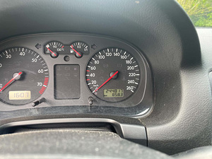 VW Golf 4 Variant (8 фото из 9)