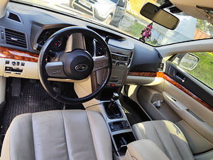 Subaru Outback 2.0d 2012 (8 фото из 11)