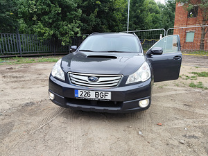 Subaru Outback 2.0d 2012 (9 фото из 11)