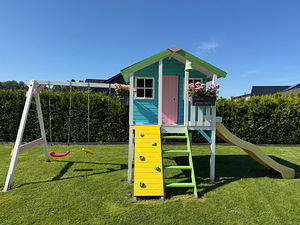 Puidust laste mängumaja kiikede, liumäe ja ronimisseinaga (3 foto / 9)