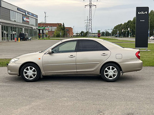 TOYOTA CAMRY (4 фото из 13)