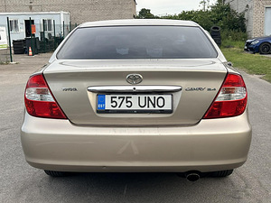 TOYOTA CAMRY (8 фото из 13)