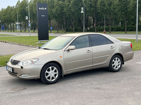 TOYOTA CAMRY