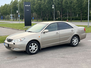 TOYOTA CAMRY (1 фото из 13)