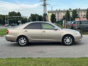 TOYOTA CAMRY (5 фото из 13)