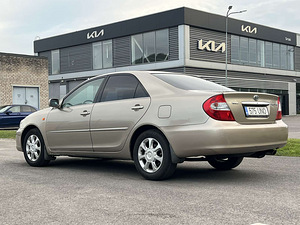 TOYOTA CAMRY (6 фото из 13)