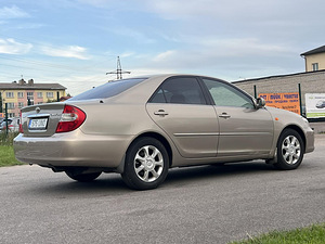 TOYOTA CAMRY (7 фото из 13)