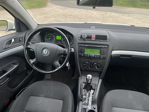 Skoda Octavia 2009, рег. оплачена (6 фото из 9)