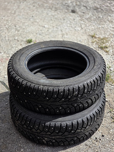 Продам шипованные шины Nokian 195/65 R15 (2 фото из 3)