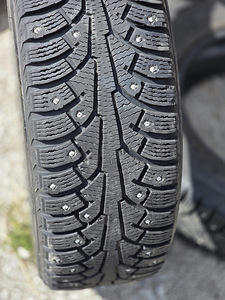 Продам шипованные шины Nokian 195/65 R15 (3 фото из 3)