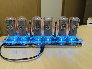 Настольные часы Nixie. Подарок. (2 фото из 4)