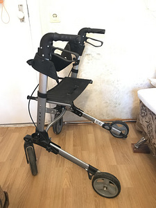 Eakate käimisraam-rulaator Mobilus Lite Vitea Care (1 foto / 6)
