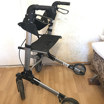 Роллатор для пожилых Mobilus Lite Vitea Care