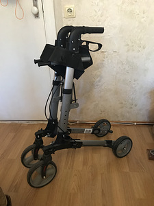 Eakate käimisraam-rulaator Mobilus Lite Vitea Care (3 foto / 6)