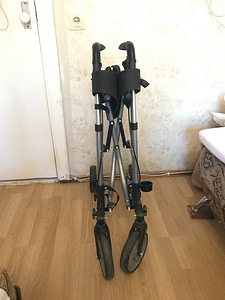 Eakate käimisraam-rulaator Mobilus Lite Vitea Care (4 foto / 6)