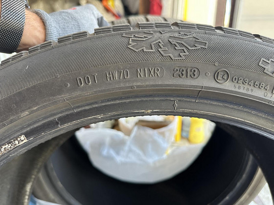 Rehvid 295 35 R21 komplekt